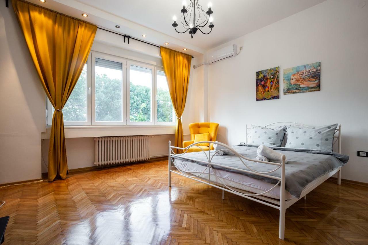 Apartment Korzo โนวีซาด ภายนอก รูปภาพ