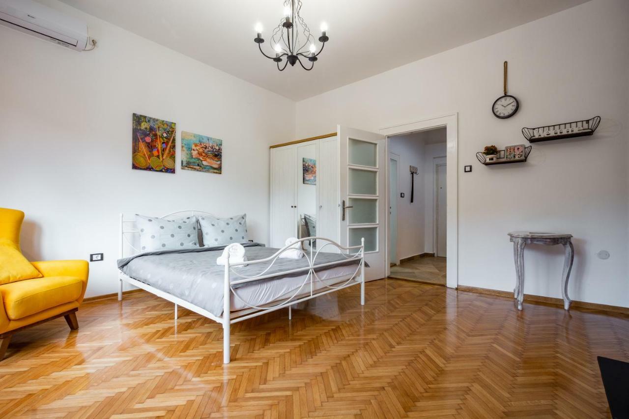 Apartment Korzo โนวีซาด ภายนอก รูปภาพ